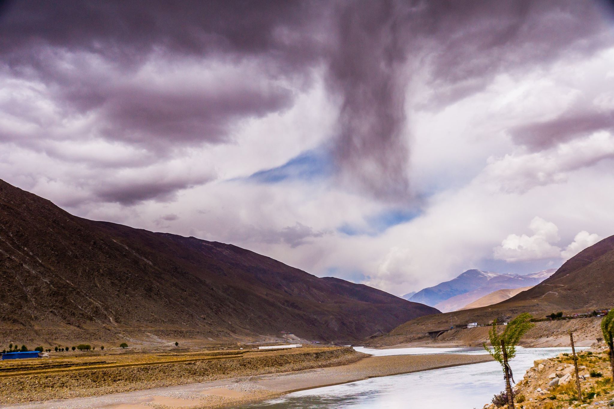 Nếu bạn từng lên voi xuống chó, sẽ thấy nhân tình thế thái vô thường ở Tây Tạng - Ảnh 3. Nếu bạn từng 'lên voi xuống chó', sẽ thấy nhân tình thế thái vô thường ở Tây Tạng