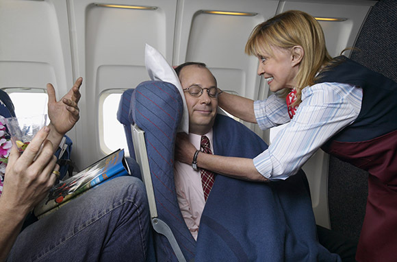 10 điều phiền toái 'không ai ưa' khi đi máy bay