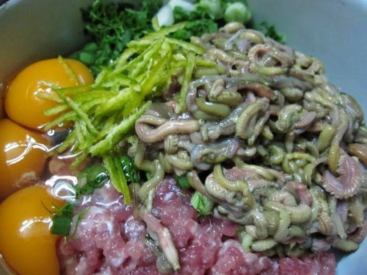 Tuyệt vời món chả rươi ngày lạnh trời - Ảnh 2. Tuyệt vời món chả rươi ngày lạnh trời - Ảnh 2.