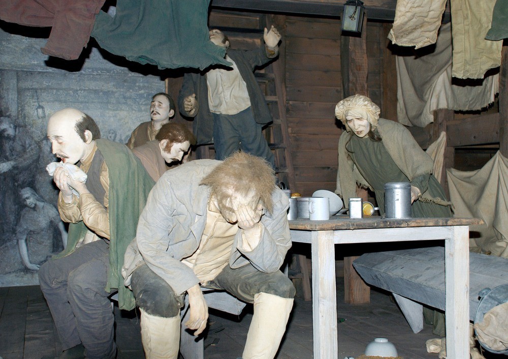 Những chiếc quan tài vượt đại dương tìm sự sống - Ảnh 3. Những chiếc 'quan tài' vượt đại dương tìm sự sống