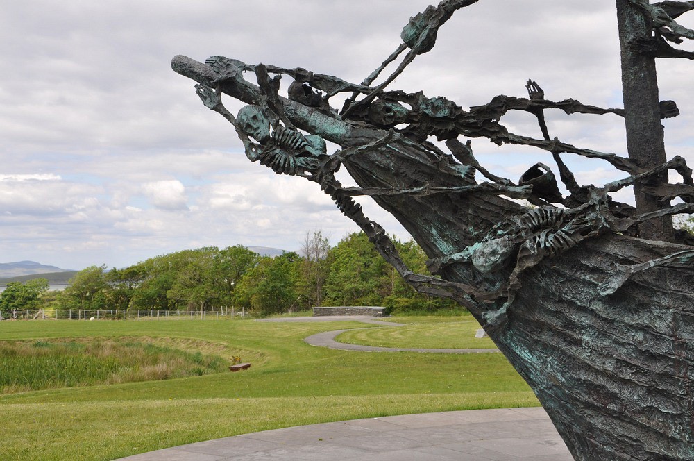 Những chiếc quan tài vượt đại dương tìm sự sống - Ảnh 6. Những chiếc 'quan tài' vượt đại dương tìm sự sống