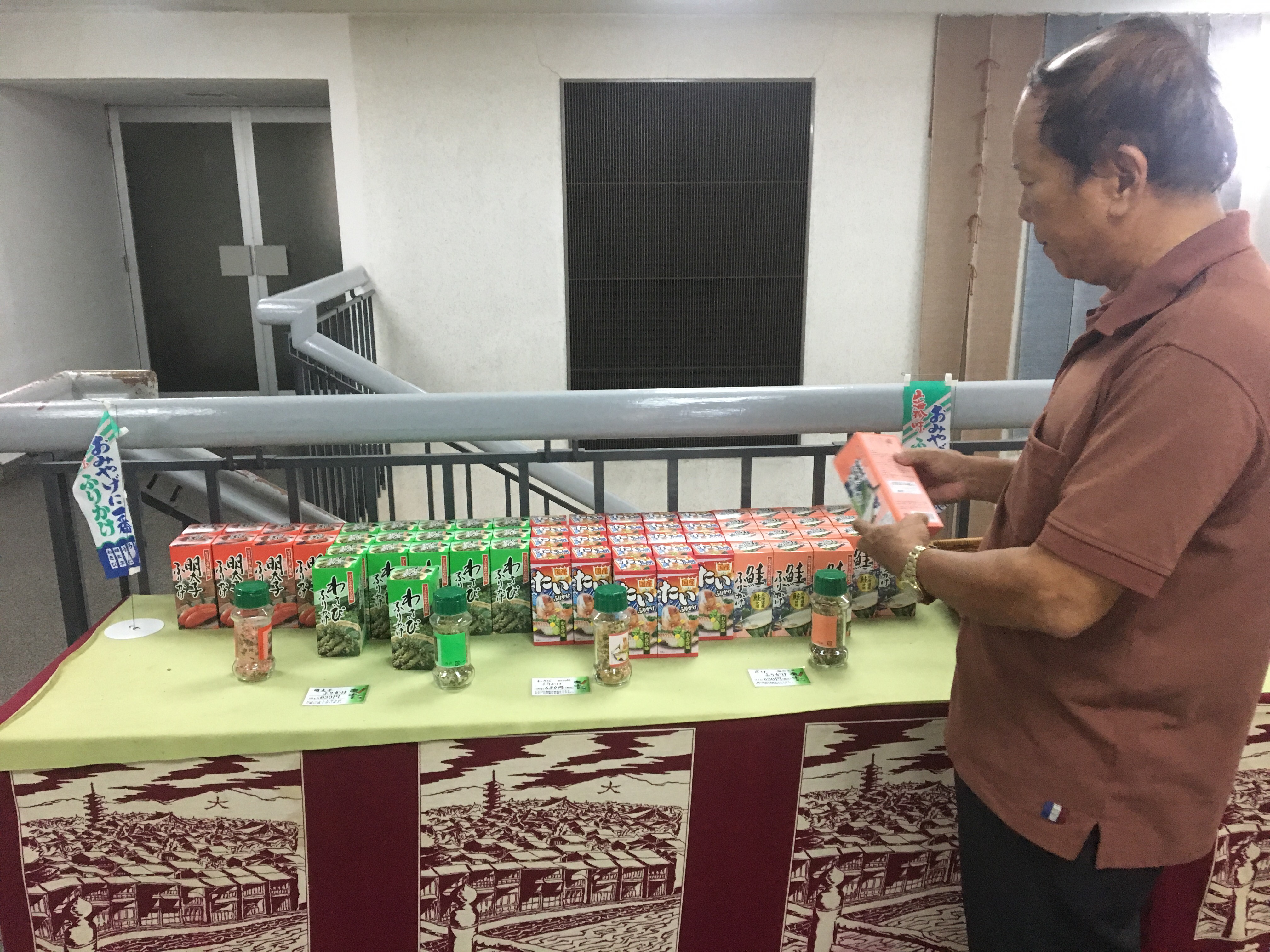 Sake furikake: món muối mè ngon hết xẩy của Nhật - Ảnh 2. Sake furikake: món 'muối mè ngon hết xẩy' của Nhật