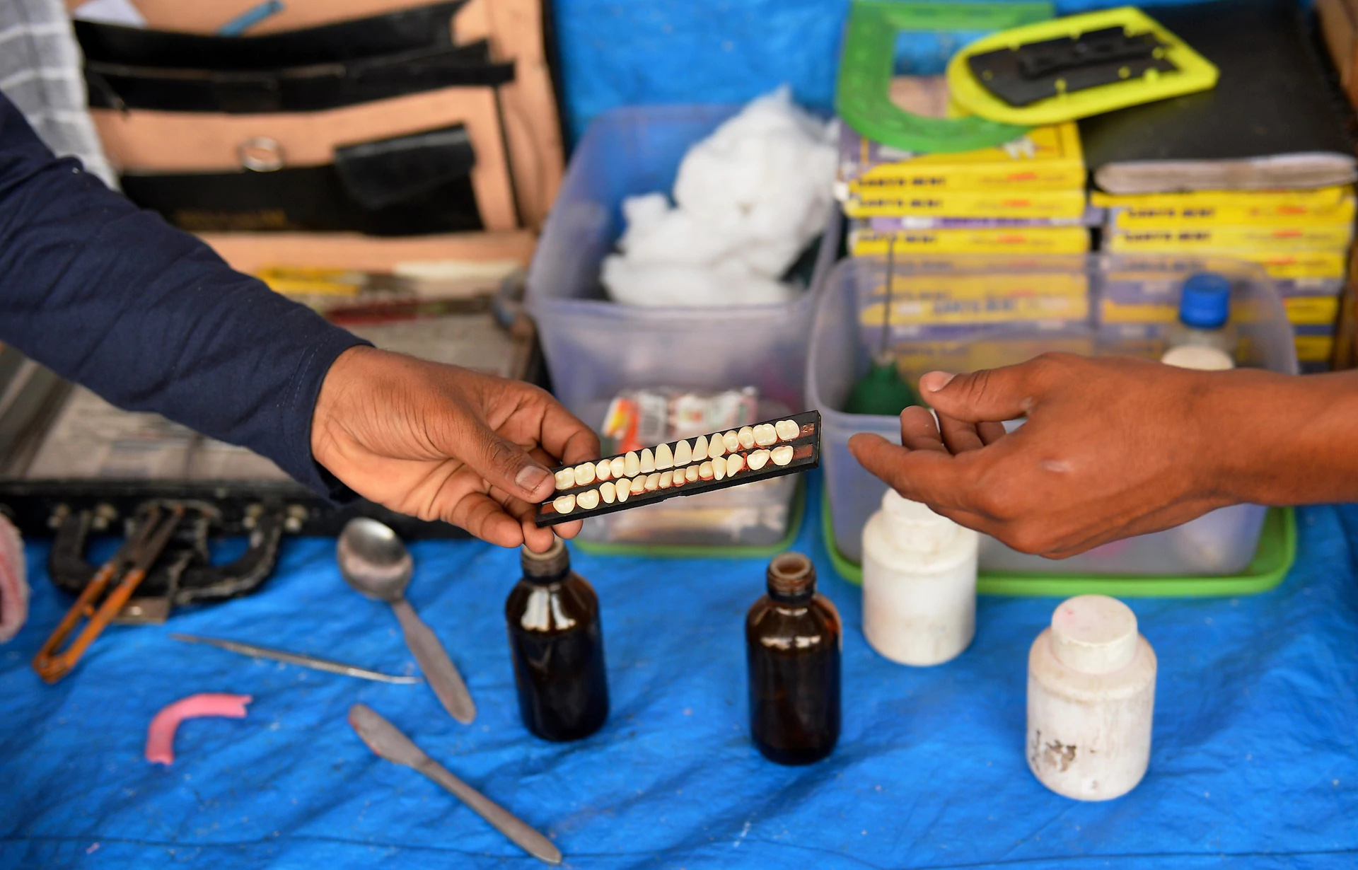 Đi Ấn Độ xem nhổ răng ngoài vỉa hè - Ảnh 3. Đi Ấn Độ xem nhổ răng ngoài vỉa hè