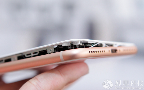 Apple xác nhận đang điều tra hai sự cố nổ pin với iPhone 8 Plus - Ảnh 1. Apple xác nhận đang điều tra hai sự cố nổ pin với iPhone 8 Plus - Ảnh 1.