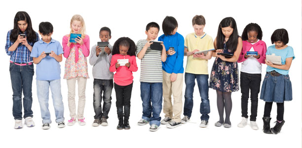 
                    Trẻ nhỏ có nên bị cấm xem mọi thiết bị điện tử?
                
