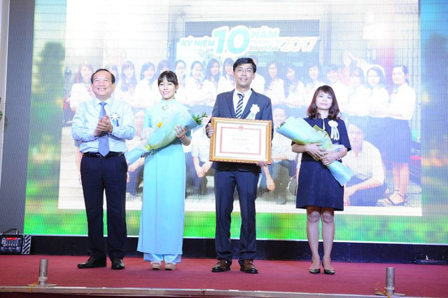 Intertour nhận bằng khen của UBND TP.HCM - Ảnh 1. Intertour nhận bằng khen của UBND TP.HCM - Ảnh 1.