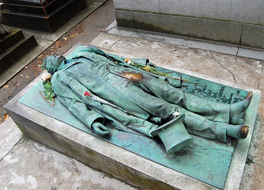 Du khách thích sờ của quý tượng nam để cải thiện khả năng chăn gối? - Ảnh 1. Du khách thích sờ 'của quý' tượng nam để cải thiện khả năng chăn gối?