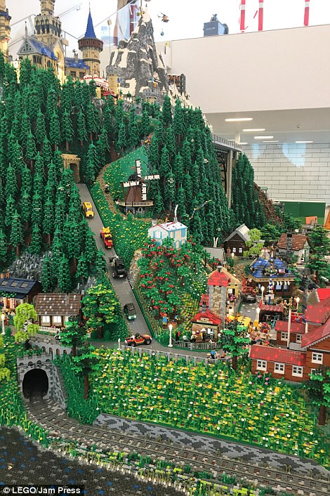 Ghé thăm ngôi nhà Lego với 25 triệu mảnh xếp hình - Ảnh 3. Ghé thăm ngôi nhà Lego với 25 triệu mảnh xếp hình - Ảnh 3.