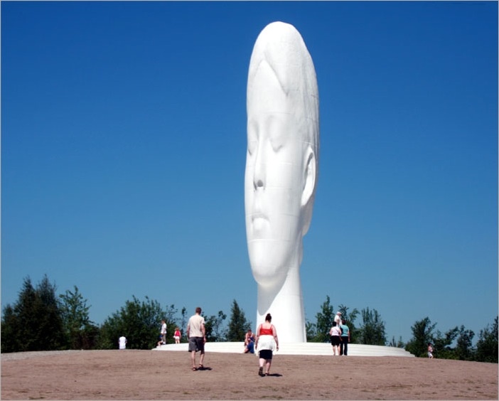 Những tác phẩm điêu khắc khổng lồ và kỳ dị trên thế giới - Ảnh 6. Những tác phẩm điêu khắc khổng lồ và kỳ dị trên thế giới