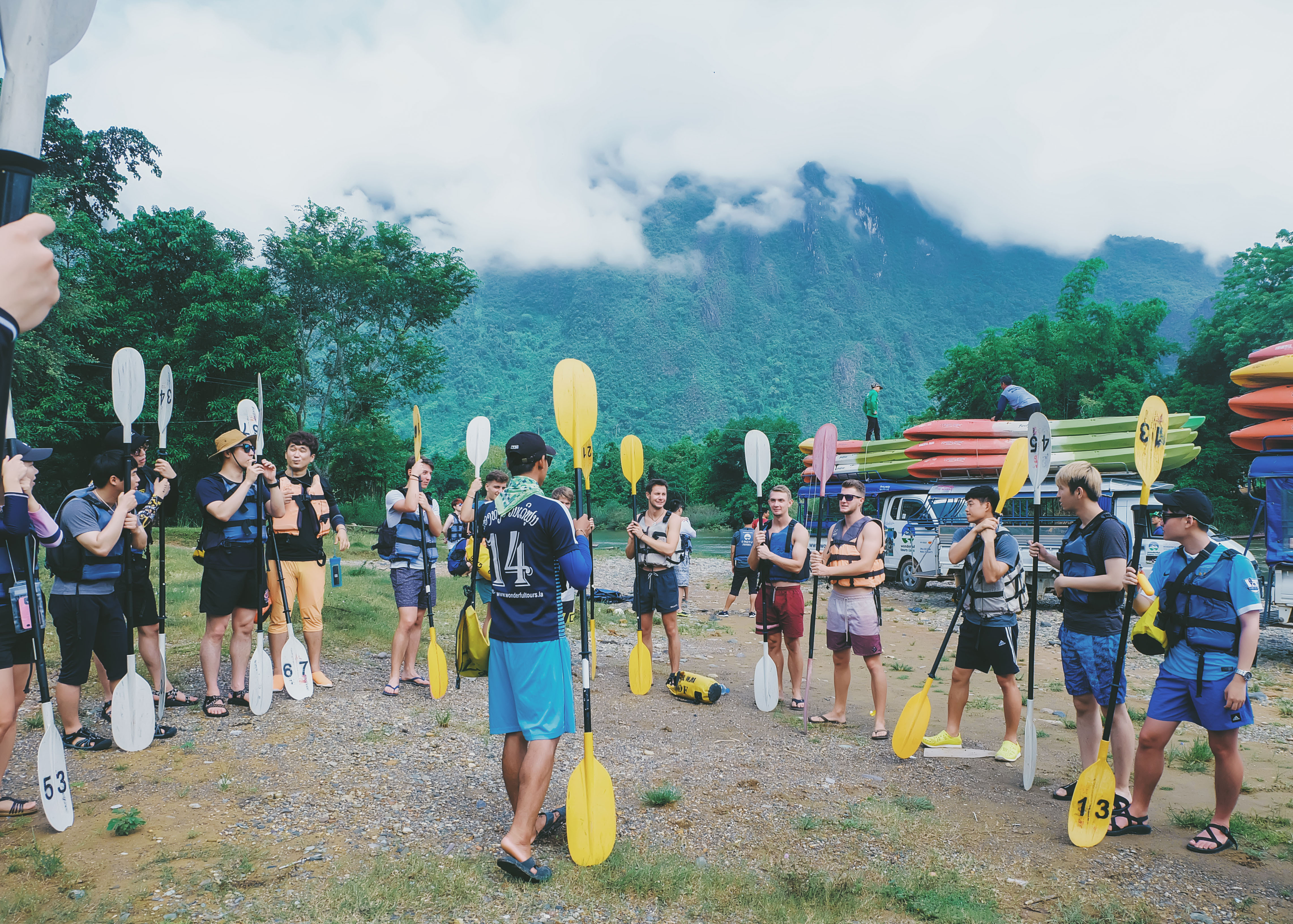 Rong chơi như Tarzan ở Vang Vieng - Ảnh 3. Rong chơi như Tarzan ở Vang Vieng