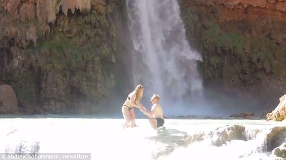 Đến Grand Canyon cầu hôn bạn gái nhưng làm rơi nhẫn ở phút 89 - Ảnh 3. Đến Grand Canyon cầu hôn bạn gái nhưng làm rơi nhẫn ở phút 89 - Ảnh 3.