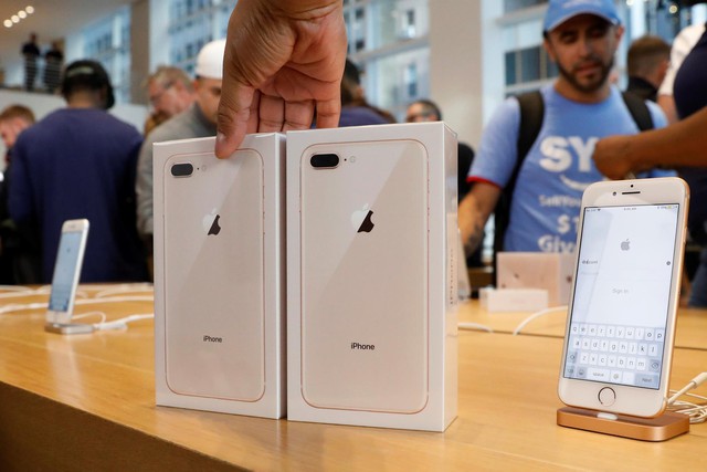 iPhone 8 mở bán toàn cầu khá lặng lẽ - Ảnh 1. iPhone 8 mở bán toàn cầu khá lặng lẽ - Ảnh 1.