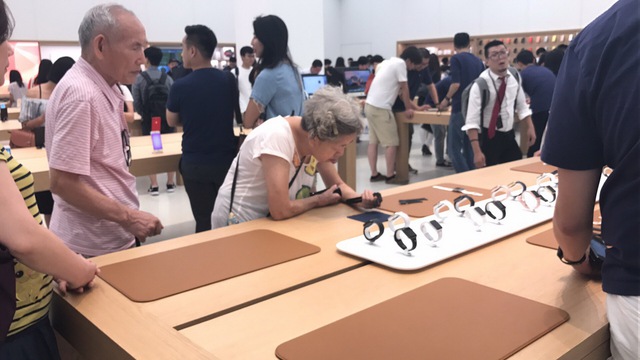 Bên trong cửa hàng Apple mới nhất có gì? - Ảnh 2. Bên trong cửa hàng Apple mới nhất có gì? - Ảnh 2.