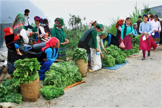 Du ngoạn Hà Giang, ngắm đồng bào đi chợ vùng cao - Ảnh 8. Du ngoạn Hà Giang, ngắm đồng bào đi chợ vùng cao - Ảnh 8.