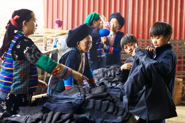 Du ngoạn Hà Giang, ngắm đồng bào đi chợ vùng cao - Ảnh 4. Du ngoạn Hà Giang, ngắm đồng bào đi chợ vùng cao - Ảnh 4.