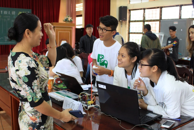 48 giờ sáng chế cho học sinh vùng xa - Ảnh 3. 48 giờ sáng chế cho học sinh vùng xa - Ảnh 3.