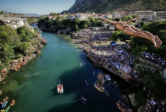 Đi chơi ở Bosnia, xem thi nhảy ngoạn mục - Ảnh 2. Đi chơi ở Bosnia, xem thi nhảy ngoạn mục - Ảnh 2.