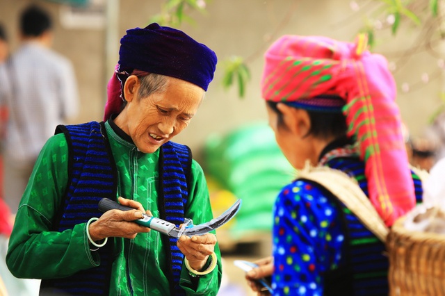 Du ngoạn Hà Giang, ngắm đồng bào đi chợ vùng cao - Ảnh 5. Du ngoạn Hà Giang, ngắm đồng bào đi chợ vùng cao - Ảnh 5.