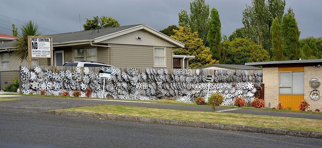Hàng rào áo ngực phụ nữ đốt mắt quý ông ở New Zealand - Ảnh 7. Hàng rào áo ngực phụ nữ đốt mắt quý ông ở New Zealand - Ảnh 7.