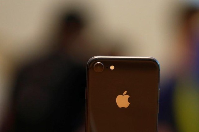 Cổ phiếu Apple mất giá 2,5% do doanh số bán iPhone 8 thấp - Ảnh 1. Cổ phiếu Apple mất giá 2,5% do doanh số bán iPhone 8 thấp - Ảnh 1.