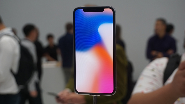 Nhà đồng sáng lập Apple Steve Wozniak sẽ không mua ngay iPhone X - Ảnh 2. Nhà đồng sáng lập Apple Steve Wozniak sẽ không mua ngay iPhone X - Ảnh 2.