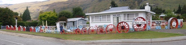 Hàng rào áo ngực phụ nữ đốt mắt quý ông ở New Zealand - Ảnh 8. Hàng rào áo ngực phụ nữ đốt mắt quý ông ở New Zealand - Ảnh 8.