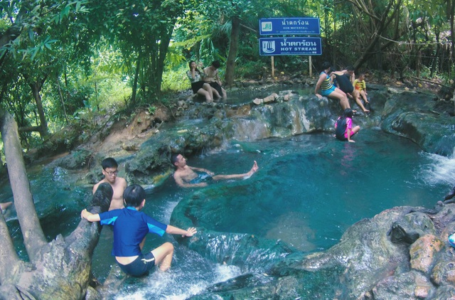 Đắm mình nơi hồ nước thần tiên ở Khlong Thom - Ảnh 3. Đắm mình nơi hồ nước thần tiên ở Khlong Thom - Ảnh 3.