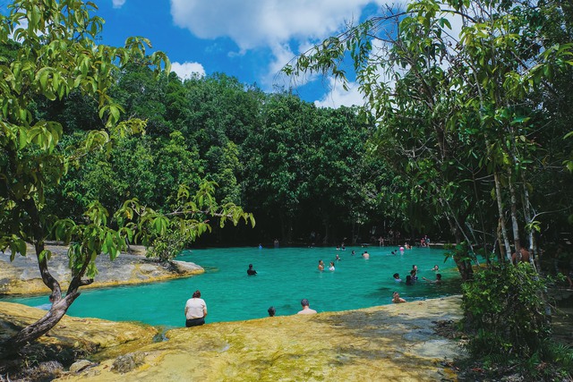 Đắm mình nơi hồ nước thần tiên ở Khlong Thom - Ảnh 4. Đắm mình nơi hồ nước thần tiên ở Khlong Thom - Ảnh 4.