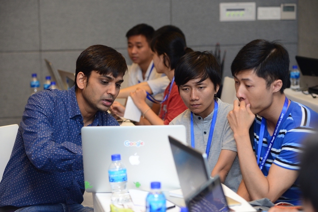 Hơn 100 lập trình viên tham gia Việt Nam Mobile Hackathon của Google - Ảnh 1. Hơn 100 lập trình viên tham gia Việt Nam Mobile Hackathon của Google - Ảnh 1.