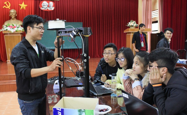 48 giờ sáng chế cho học sinh vùng xa - Ảnh 2. 48 giờ sáng chế cho học sinh vùng xa - Ảnh 2.