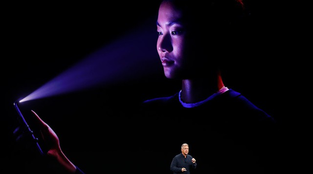 Edward Snowden lo tính năng Face ID của iPhone X bị lạm dụng - Ảnh 1. Edward Snowden lo tính năng Face ID của iPhone X bị lạm dụng - Ảnh 1.