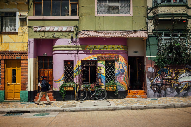 Đường phố Bogotá thu hút du khách nhờ Graffiti - Ảnh 2. Đường phố Bogotá thu hút du khách nhờ Graffiti - Ảnh 2.