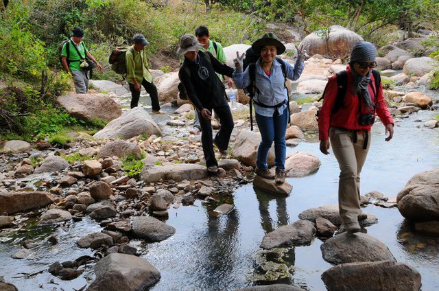 Trekking có lợi ích gì mà giới trẻ mê đến thế? - Ảnh 1. Trekking có lợi ích gì mà giới trẻ mê đến thế? - Ảnh 1.
