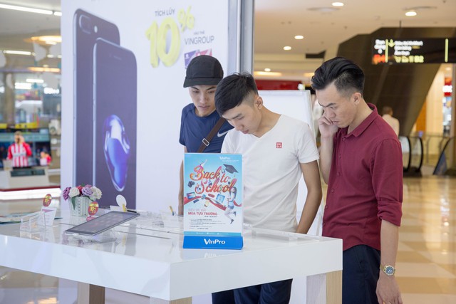 Mùa tựu trường sinh viên háo hức sắm đồ công nghệ để nhận ưu đãi - Ảnh 1. Mùa tựu trường sinh viên háo hức sắm đồ công nghệ để nhận ưu đãi - Ảnh 1.