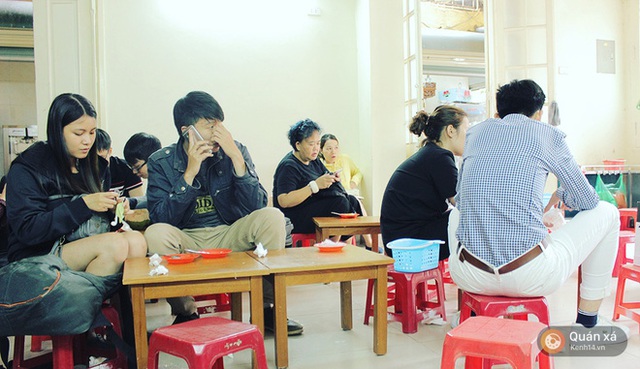 2 món ăn trong quả dừa đang cực hot ở Hà Nội bạn nhất định phải thử - Ảnh 4. 2 món ăn trong quả dừa đang cực hot ở Hà Nội bạn nhất định phải thử - Ảnh 4.