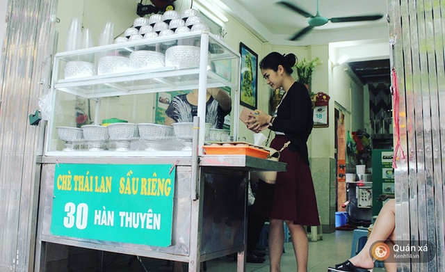 2 món ăn trong quả dừa đang cực hot ở Hà Nội bạn nhất định phải thử - Ảnh 5. 2 món ăn trong quả dừa đang cực hot ở Hà Nội bạn nhất định phải thử - Ảnh 5.