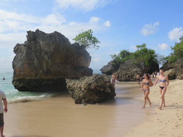 Đến Bali, chụp selfie đến chết - Ảnh 6.