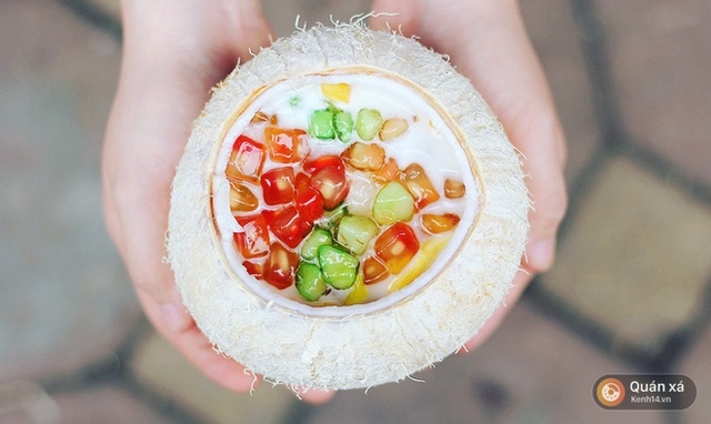 2 món ăn trong quả dừa đang cực hot ở Hà Nội bạn nhất định phải thử - Ảnh 7. 2 món ăn trong quả dừa đang cực hot ở Hà Nội bạn nhất định phải thử - Ảnh 7.