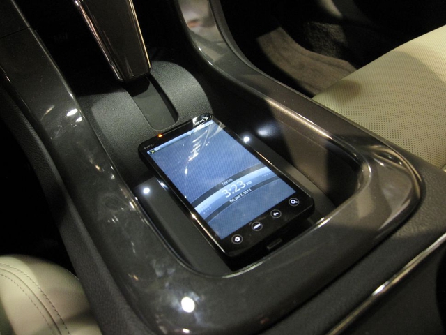 Những mẫu xe hơi hỗ trợ sạc không dây cho iPhone 8 và iPhone X - Ảnh 1.