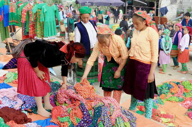 Du ngoạn Hà Giang, ngắm đồng bào đi chợ vùng cao - Ảnh 10. Du ngoạn Hà Giang, ngắm đồng bào đi chợ vùng cao - Ảnh 10.