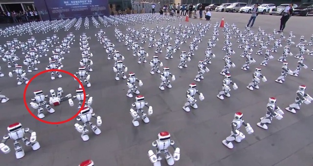 Màn khiêu vũ ấn tượng của 1.069 robot - Ảnh 2.