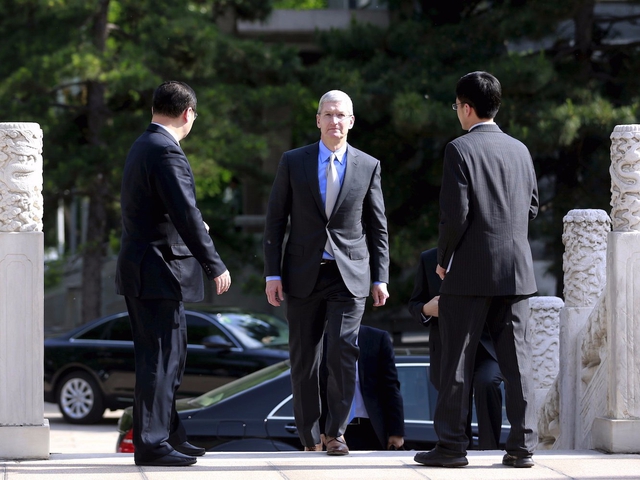 Tim Cook và Mark Zuckerberg gặp ông Tập Cận Bình tại Bắc Kinh - Ảnh 2. Tim Cook và Mark Zuckerberg gặp ông Tập Cận Bình tại Bắc Kinh - Ảnh 2.