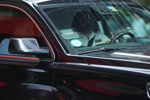 Uber sẽ tính thêm phí nếu tài xế phải đi xa để đón khách - Ảnh 1. Uber sẽ tính thêm phí nếu tài xế phải đi xa để đón khách - Ảnh 1.