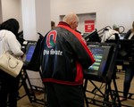 Máy bỏ phiếu của Mỹ đã bị "bẻ khóa" trong 90 phút