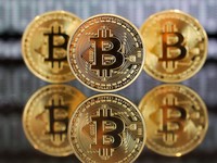 Căng thẳng chính trị đẩy giá Bitcoin lên hơn 4000 USD