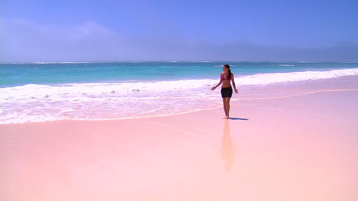 7 nơi ‘biển xanh, nắng vàng’ nhưng... cát hồng, cát đỏ, cát cam - Ảnh 1.
