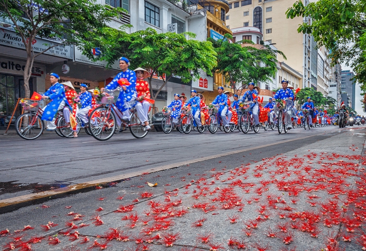 Thi ảnh Bản sắc Việt: Lộc hoa ngày vui chung đoạt giải nhất tháng 8 - Ảnh 1.