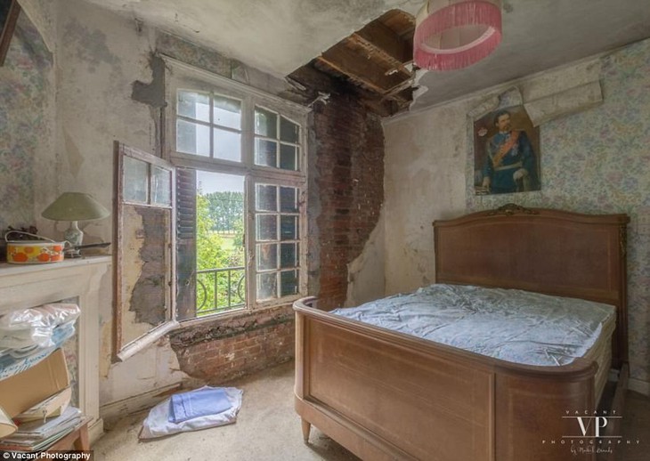 Tham quan căn nhà bị bỏ hoang 20 năm ở Pháp giá 3 tỉ đồng - Ảnh 6.