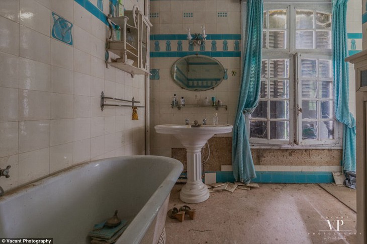 Tham quan căn nhà bị bỏ hoang 20 năm ở Pháp giá 3 tỉ đồng - Ảnh 8.