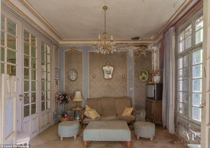 Tham quan căn nhà bị bỏ hoang 20 năm ở Pháp giá 3 tỉ đồng - Ảnh 9.